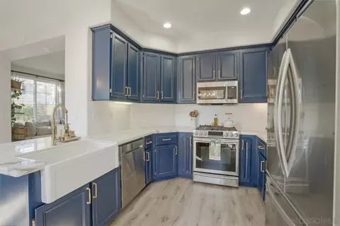 Kitchen - 401 Swamis Ln, Encinitas, CA 92024 photo 4 of 5