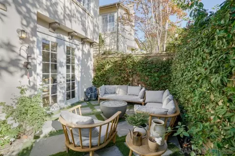 Exterior - 401 Swamis Ln, Encinitas, CA 92024 photo 5 of 8