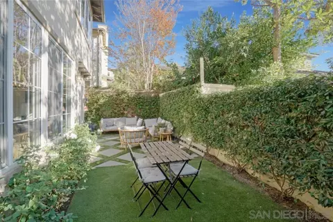 Exterior - 401 Swamis Ln, Encinitas, CA 92024 photo 3 of 8