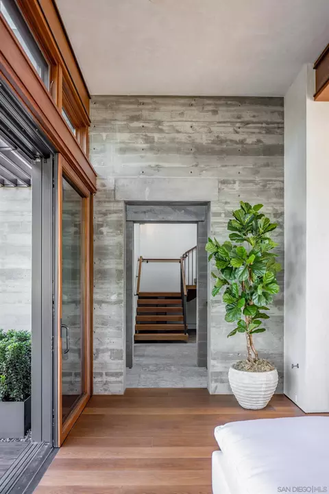 Entry Way - 2160 Balboa Ave, Del Mar, CA 92014 photo 4 of 6
