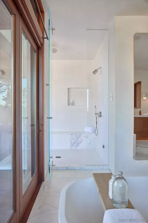 Bath - 2160 Balboa Ave, Del Mar, CA 92014 photo 4 of 11