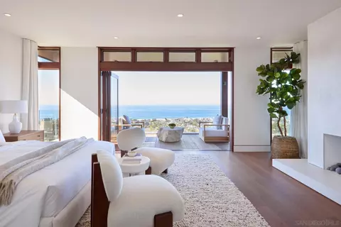 Bedroom - 2160 Balboa Ave, Del Mar, CA 92014 photo 1 of 9