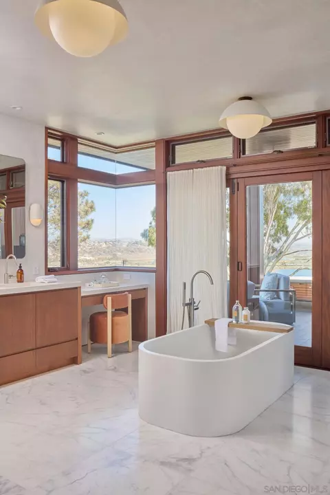 Bath - 2160 Balboa Ave, Del Mar, CA 92014 photo 2 of 11