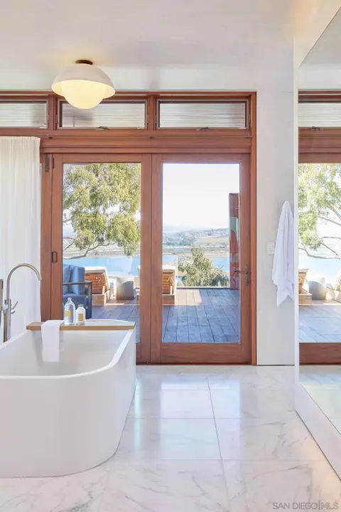 Bath - 2160 Balboa Ave, Del Mar, CA 92014 photo 1 of 11