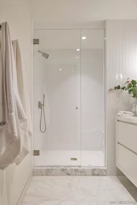Bath - 2160 Balboa Ave, Del Mar, CA 92014 photo 10 of 11