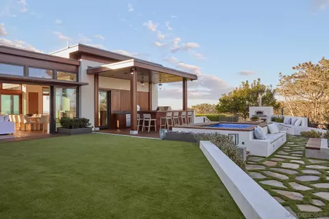 Exterior - 2160 Balboa Ave, Del Mar, CA 92014 photo 9 of 17