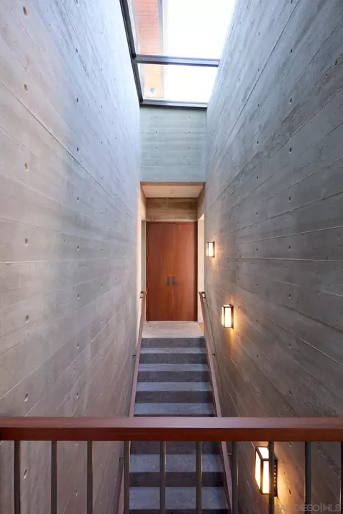 Entry Way - 2160 Balboa Ave, Del Mar, CA 92014 photo 5 of 6