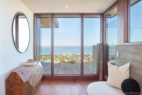 Entry Way - 2160 Balboa Ave, Del Mar, CA 92014 photo 2 of 6