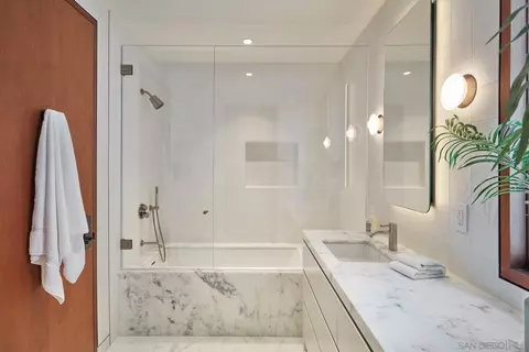 Bath - 2160 Balboa Ave, Del Mar, CA 92014 photo 7 of 11