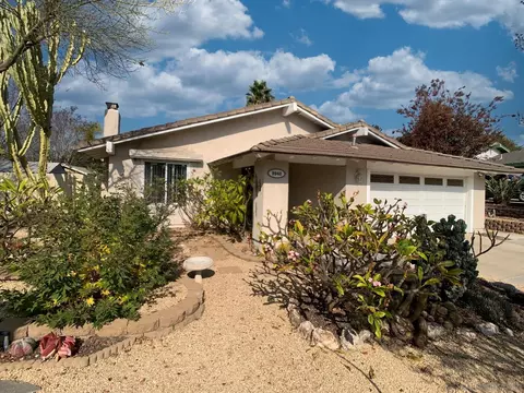 9948 Ledgeside St, Spring Valley, CA 91977