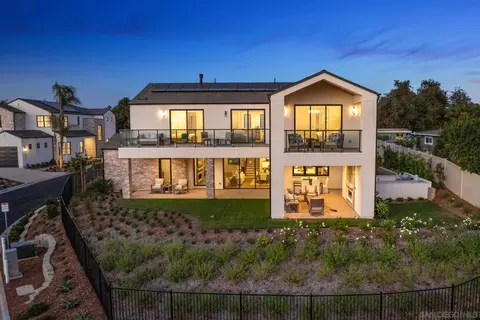 2924 Highland Dr, Carlsbad, CA 92008