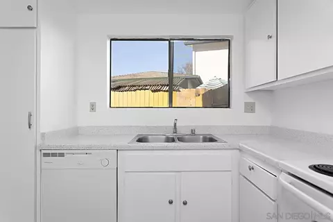 3464 Los Mochis Way, Oceanside, CA 92056 photo 5