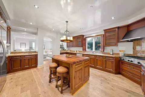 Kitchen - 1020 Genter St #102, La Jolla, CA 92037 photo 2 of 7