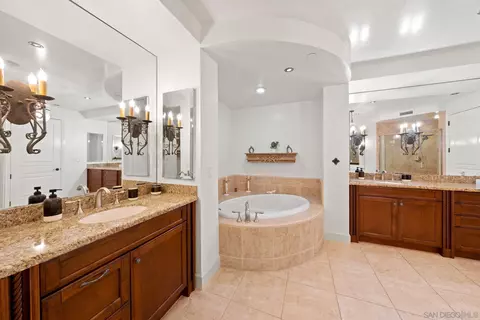 Bath - 1020 Genter St #102, La Jolla, CA 92037 photo 1 of 5