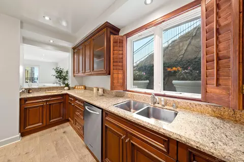 Kitchen - 1020 Genter St #102, La Jolla, CA 92037 photo 6 of 7