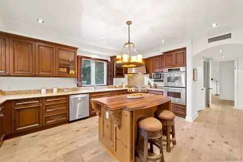 Kitchen - 1020 Genter St #102, La Jolla, CA 92037 photo 1 of 7