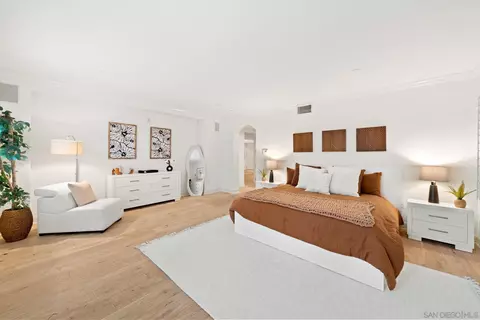 Bedroom - 1020 Genter St #102, La Jolla, CA 92037 photo 1 of 3