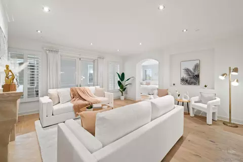Living - 1020 Genter St #102, La Jolla, CA 92037 photo 2 of 7