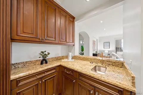Kitchen - 1020 Genter St #102, La Jolla, CA 92037 photo 4 of 7