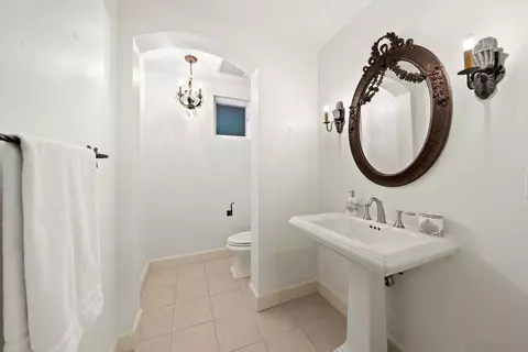 Bath - 1020 Genter St #102, La Jolla, CA 92037 photo 4 of 5