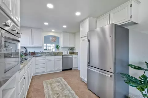 Kitchen - 2058 Paseo Ladera, Vista, CA 92084 photo 2 of 4