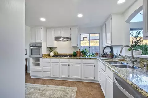 Kitchen - 2058 Paseo Ladera, Vista, CA 92084 photo 1 of 4