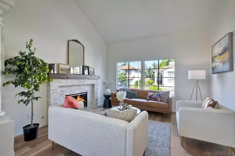 Living - 2058 Paseo Ladera, Vista, CA 92084 photo 3 of 4
