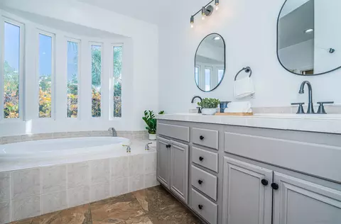 Bath - 15322 Wyeport Rd, Ramona, CA 92065 photo 6 of 7