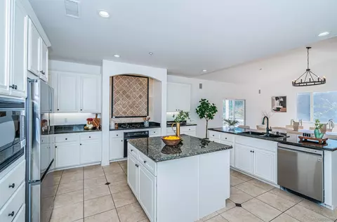 Kitchen - 15322 Wyeport Rd, Ramona, CA 92065 photo 2 of 5