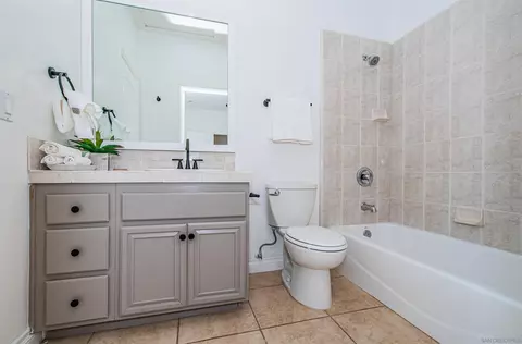 Bath - 15322 Wyeport Rd, Ramona, CA 92065 photo 2 of 7