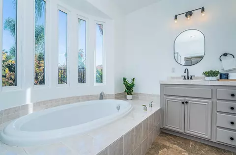 Bath - 15322 Wyeport Rd, Ramona, CA 92065 photo 5 of 7