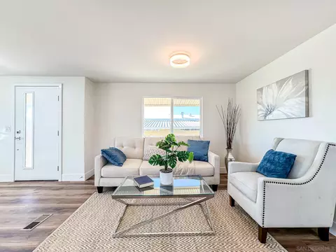 154 Falls View Ln, Oceanside, CA 92056 photo 4