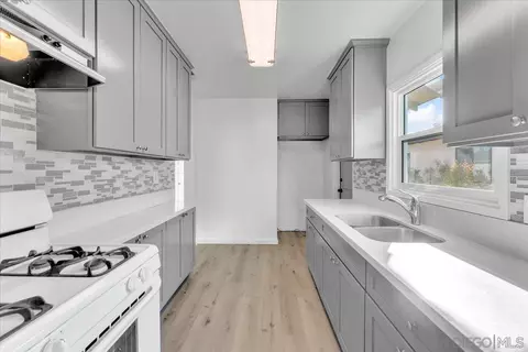 4833 Lyon St, San Diego, CA 92102