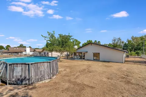 Exterior - 717 Hunter St, Ramona, CA 92065 photo 6 of 12