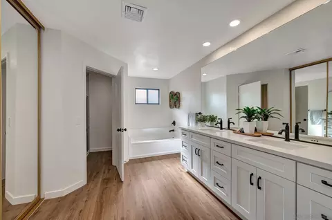 Bath - 717 Hunter St, Ramona, CA 92065 photo 1 of 3