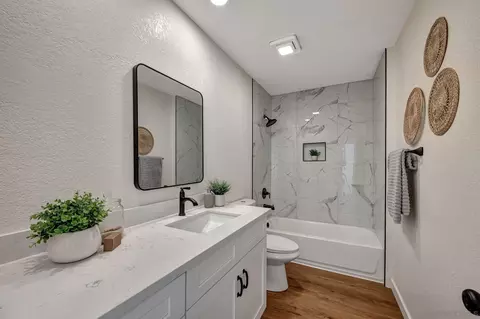 Bath - 717 Hunter St, Ramona, CA 92065 photo 3 of 3
