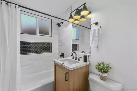 Bath - 12950 Ilene St, Poway, CA 92064 photo 1 of 2