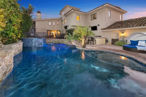 Exterior - 838 Forward, La Jolla, CA 92037 photo 10 of 18