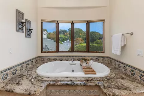 Bath - 838 Forward, La Jolla, CA 92037 photo 4 of 4