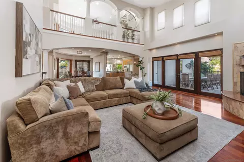 Living - 838 Forward, La Jolla, CA 92037 photo 2 of 4