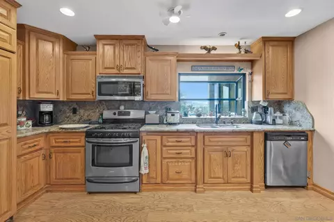 Kitchen - 11011 Eddington Rd, Santee, CA 92071 photo 3 of 5