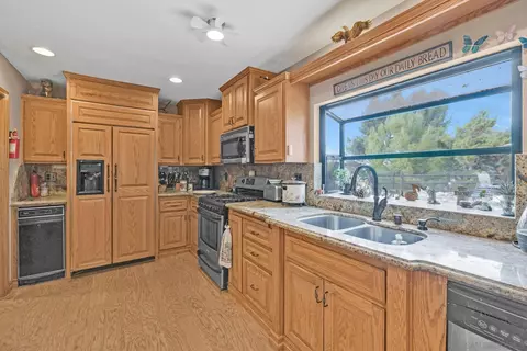 Kitchen - 11011 Eddington Rd, Santee, CA 92071 photo 4 of 5