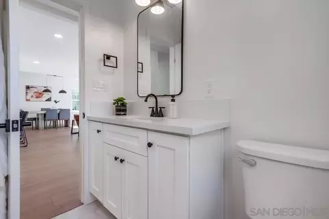 Bath - 2354 Sunset Dr, Escondido, CA 92025 photo 6 of 6