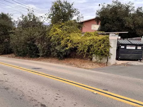 Exterior - 1708 E Msn, Fallbrook, CA 92028 photo 3 of 11