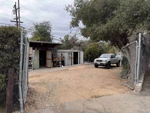 Exterior - 1708 E Msn, Fallbrook, CA 92028 photo 1 of 11