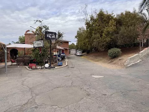 Exterior - 1708 E Msn, Fallbrook, CA 92028 photo 2 of 11