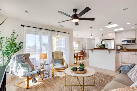 379 Bonair, La Jolla, CA 92037