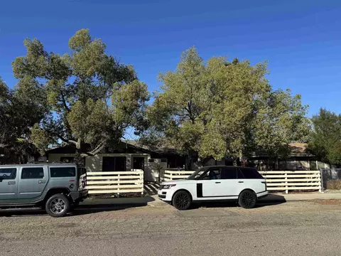 1070 Rosalia Ave, Hemet, CA 92543