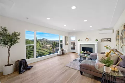 8167 Vista Dr, La Mesa, CA 91941 photo 4