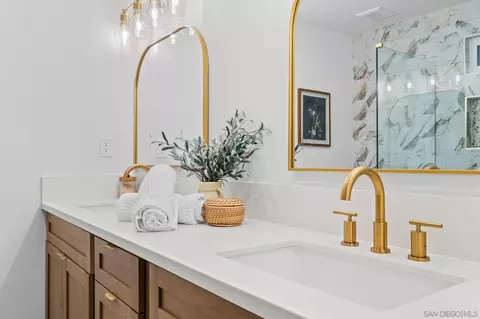 Bath - 1152 Benjamin Pl, El Cajon, CA 92020 photo 3 of 8